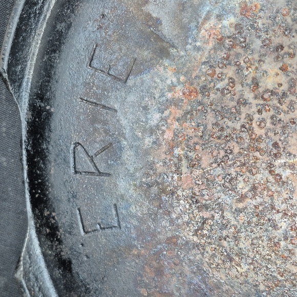 Pre Griswold Erie "ERIE" Cast Iron No.9 10 Inch Griddle - Picture 7 of 8